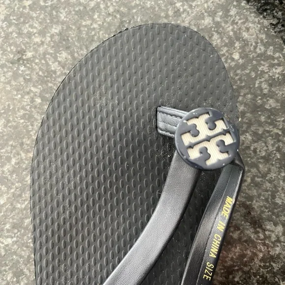 Tory Burch Black Flip Flops Size 7 EUC - Picture 5 of 5